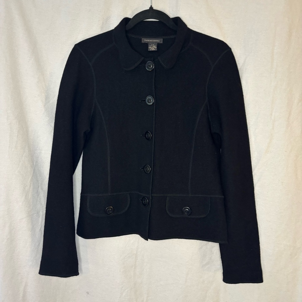 Fashion Essentials Women’s 100% Wool Cardigan. Size Small Button‎ Up. Versatile.
